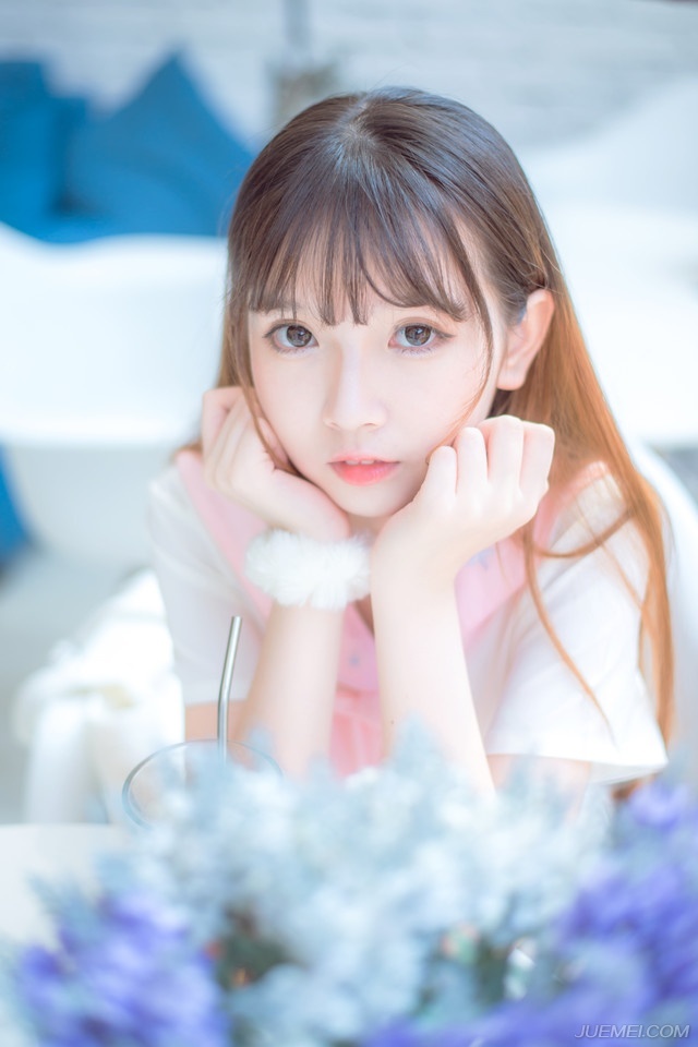 牵着我的手，闭着眼睛走你也不会迷路。